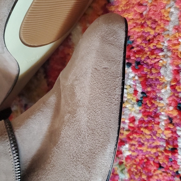 Enzo Angiolini wedge heel suede booties w/zipper details 🎉🙌🏻🌟host pick!!🌟🎉 - Picture 16 of 16